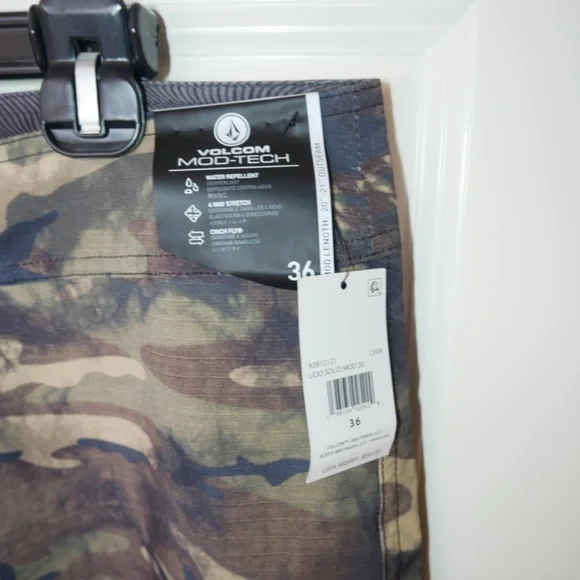 Volcom Mens Lido Solid Mod 20 / Modtech Camo Boardshorts NWT~